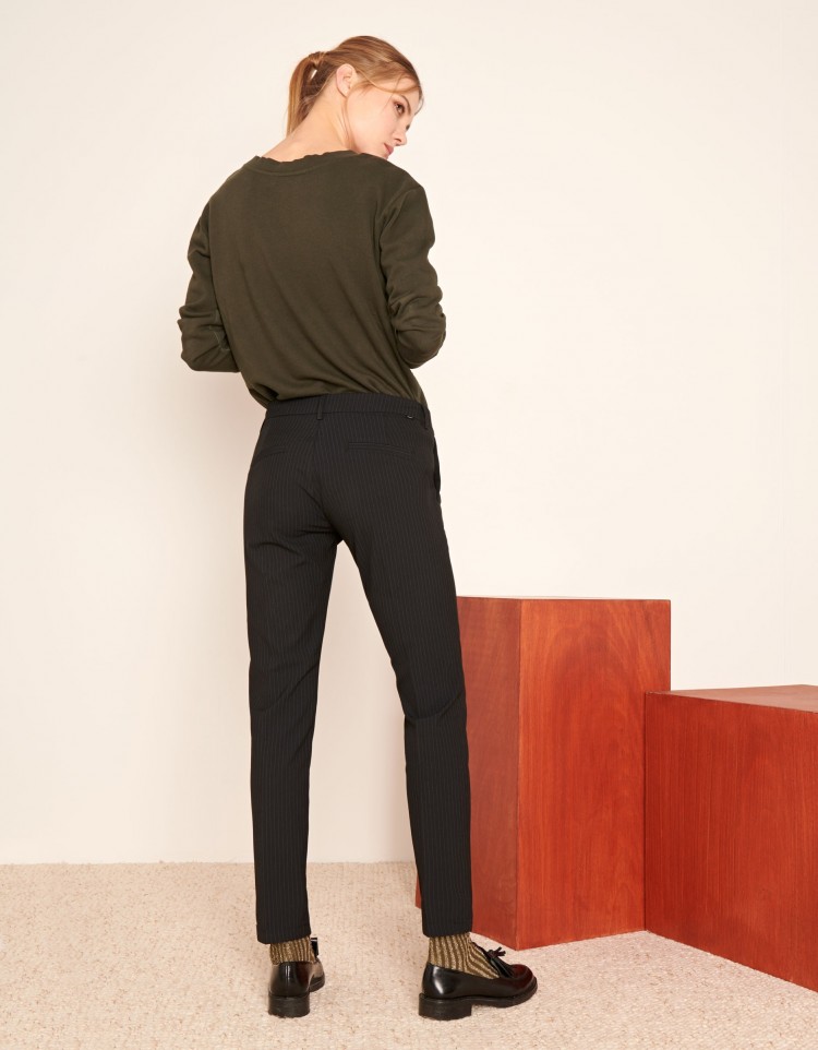 Pantalon cigarette online stradivarius